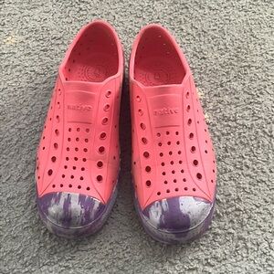 Pink and purple native water shoes girls size j 2